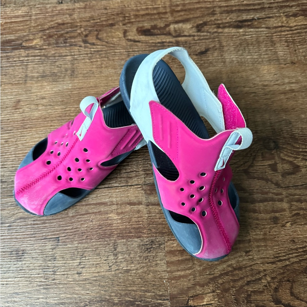 Nike Sunray Protect Girls Sandal Size 2